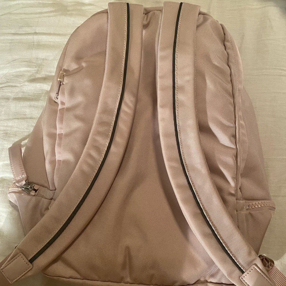 Lululemon backpack. - Picture 4 of 4